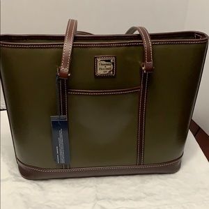 NWT Dooney and Bourke Cynthia tote in olive